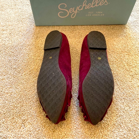 6.5 Seychelles Downstage Burgundy Suede Flats, Ruffled Suede Detail - Picture 3 of 6